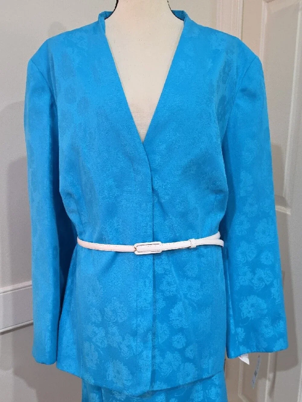 Vintage 2-Piece Skirt Suit Set –  Vibrant Blue Floral Jacquard Weave - Size 24W